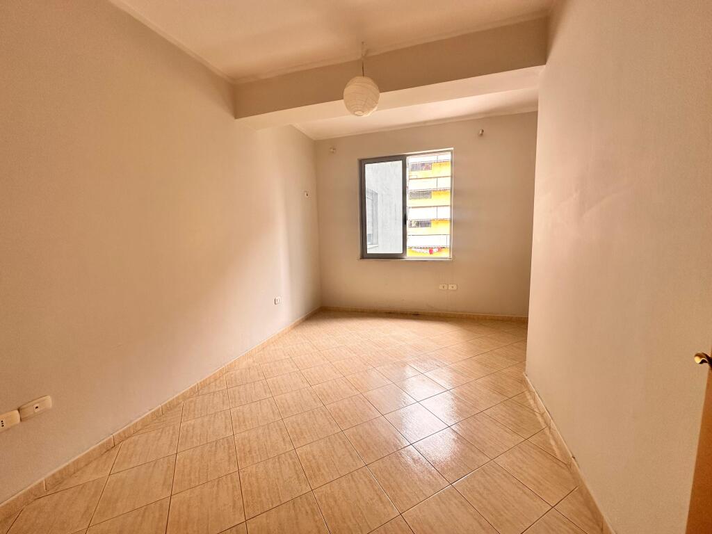 🏢 Jepet me qira Apartament 2+1 për Biznes – Zona e Parkut (Pallati i Anxhelos), pranë Condor Center