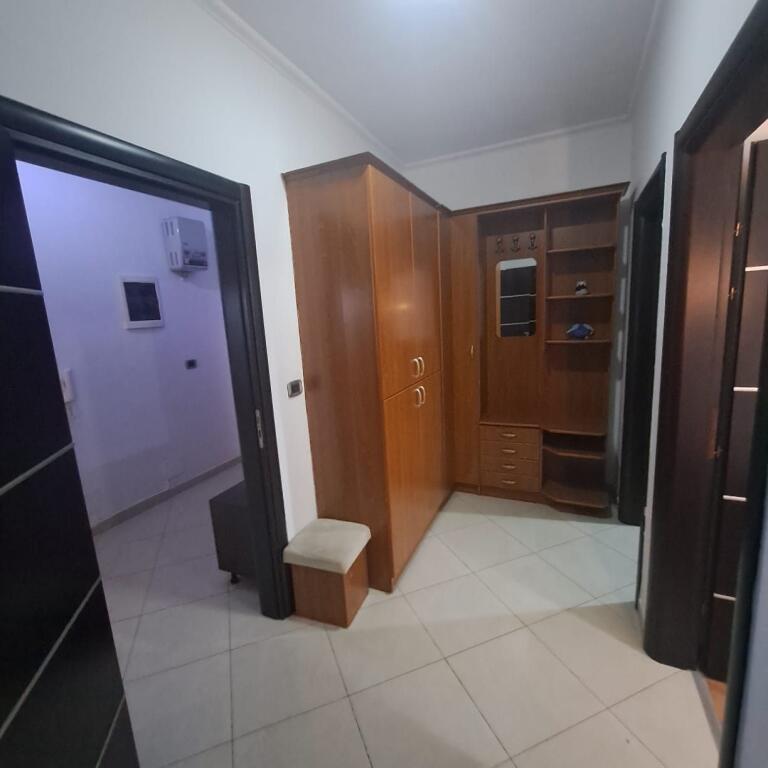 Jepet me qira Penthouse pranë Kishës Ortodokse – Vlorë