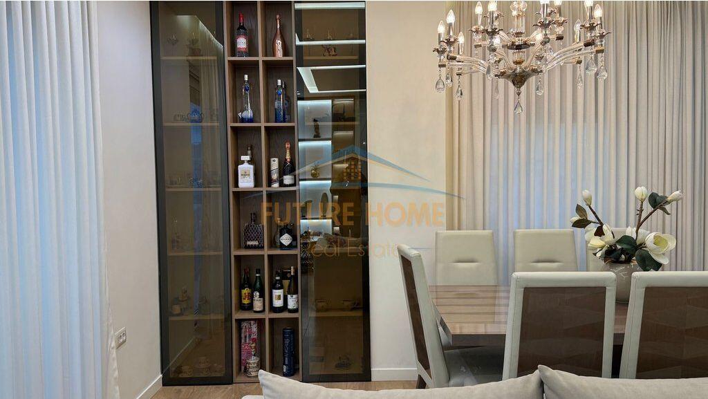 Shitet penthouse 3+1+2+post parkimi Kopshti Zologjik