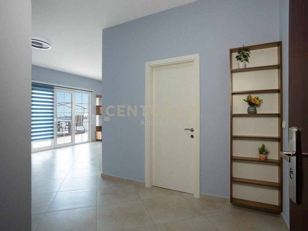 APARTAMENT 3+1+2T ME VERANDË 160 m² – PLAZH, DURRËS