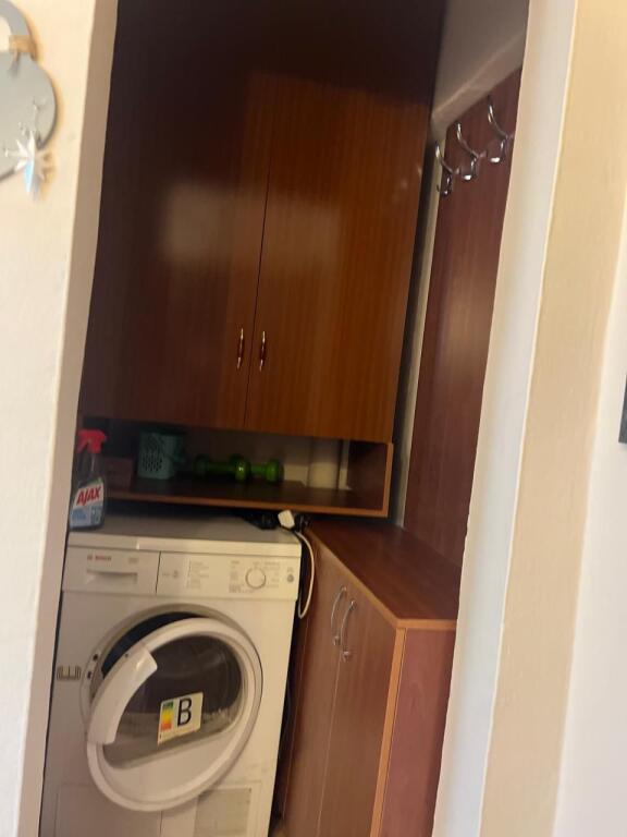 🏢Ne zonen e Myslym Shyrit,prane Dyqanit Euro1 jepet me qera apartament 2+1,i mobiluar. 700Euro