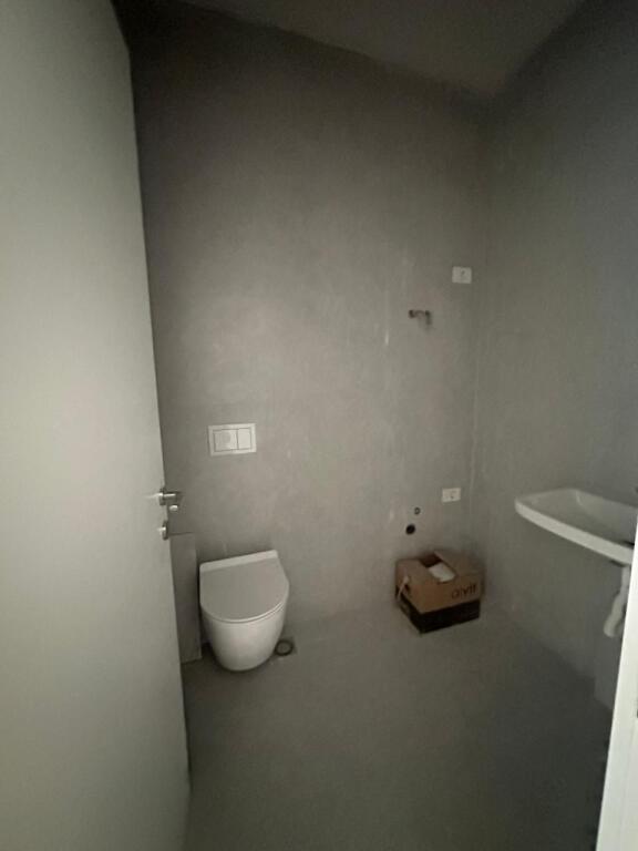 🏢 Locale in Affitto – Ideale per Uffici o Cliniche 📍 Residenza Mine Peza