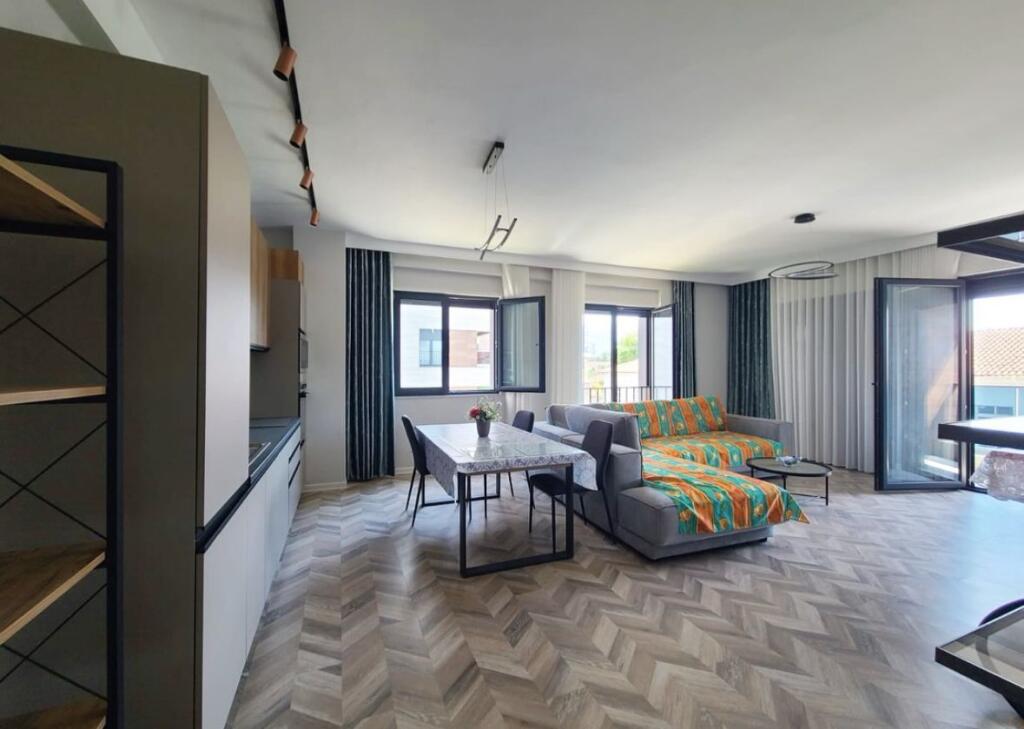 3+1 apartment for rent near the Red School.