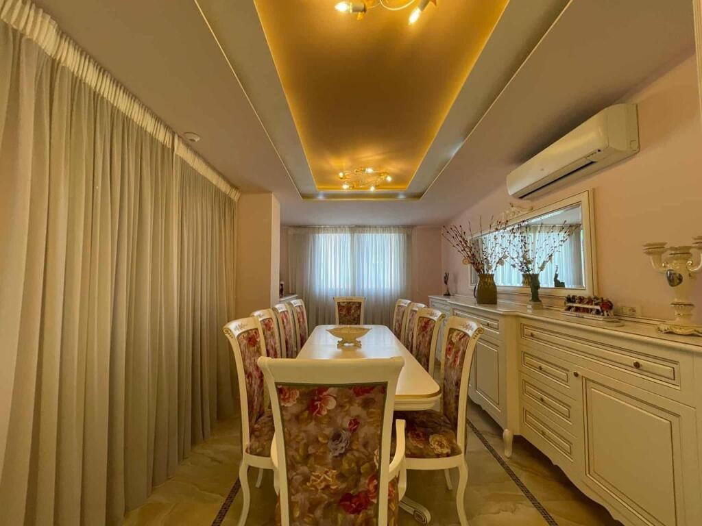 Penthouse in Vendita, Nel Complesso: “Ferrari”