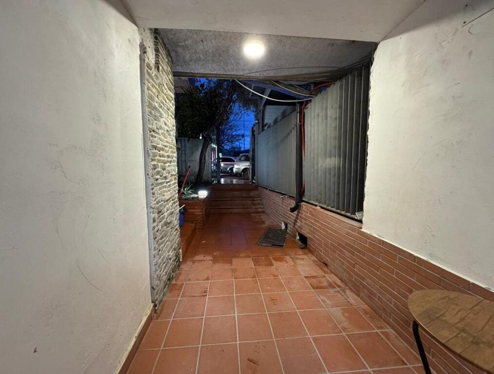 JEPET ME QERA APARTAMNET 1+1  450 EURO    (perfshi uj drita )