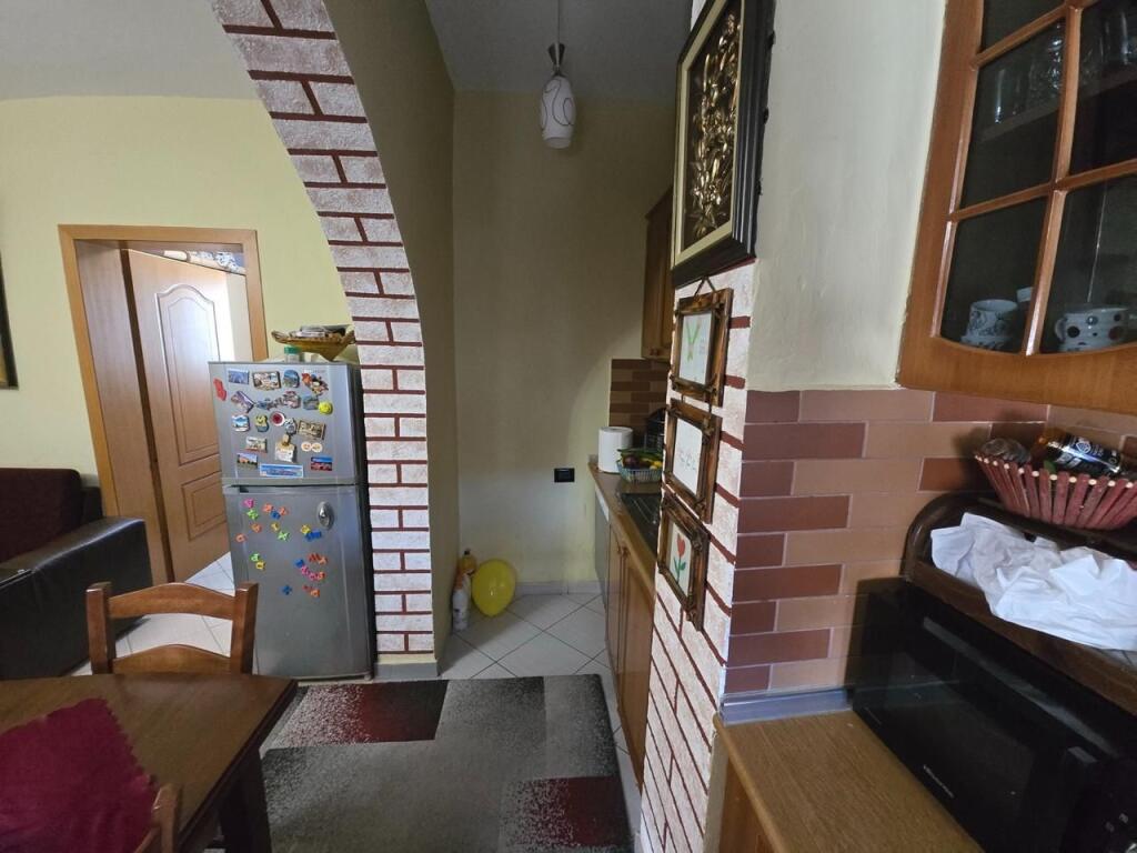 SHITET APARTAMENT 2+1+2 PRANE SPITALIT, DURRES