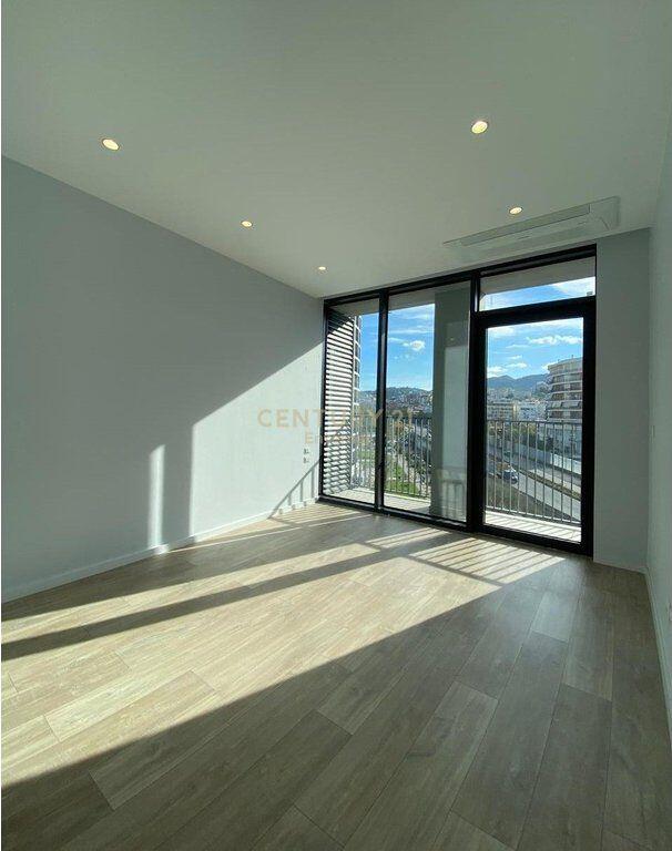 Affittasi Appartamento 2+1+ Parcheggio per Ufficio