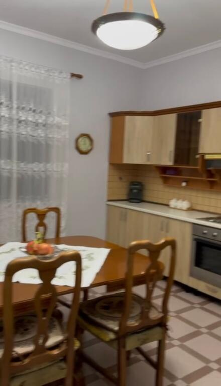 Jepet me qera shtepi private 2+1 tek Inxhinieria e Ndertimit