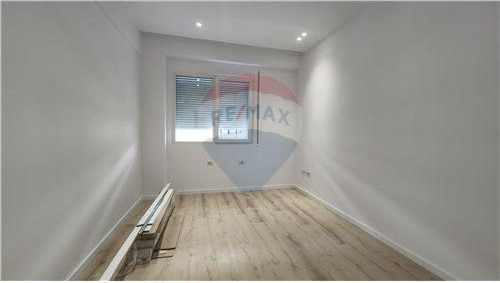 AMBIENT PER QIRA PER ZYRA