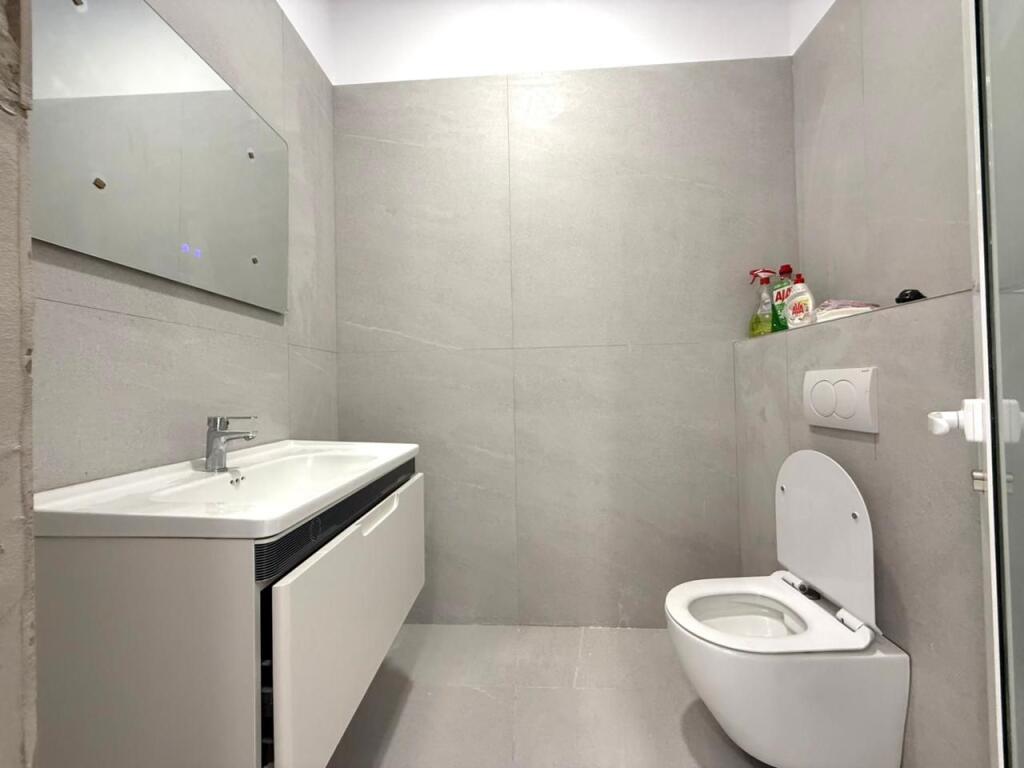 🏡 Locale commerciale in vendita in edificio nuovo, Via Kavaja