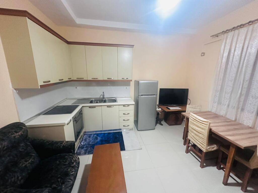 5 Maji Jepet Apartament 1+1 Me Qera