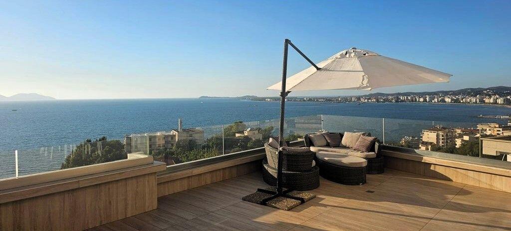 SHITET PENTHOUSE 2+1+2+ POSTO PARKIMI ,LUKSOZ ME PAMJE TE MREKULLUESHME TE DETIT NE VLORE!