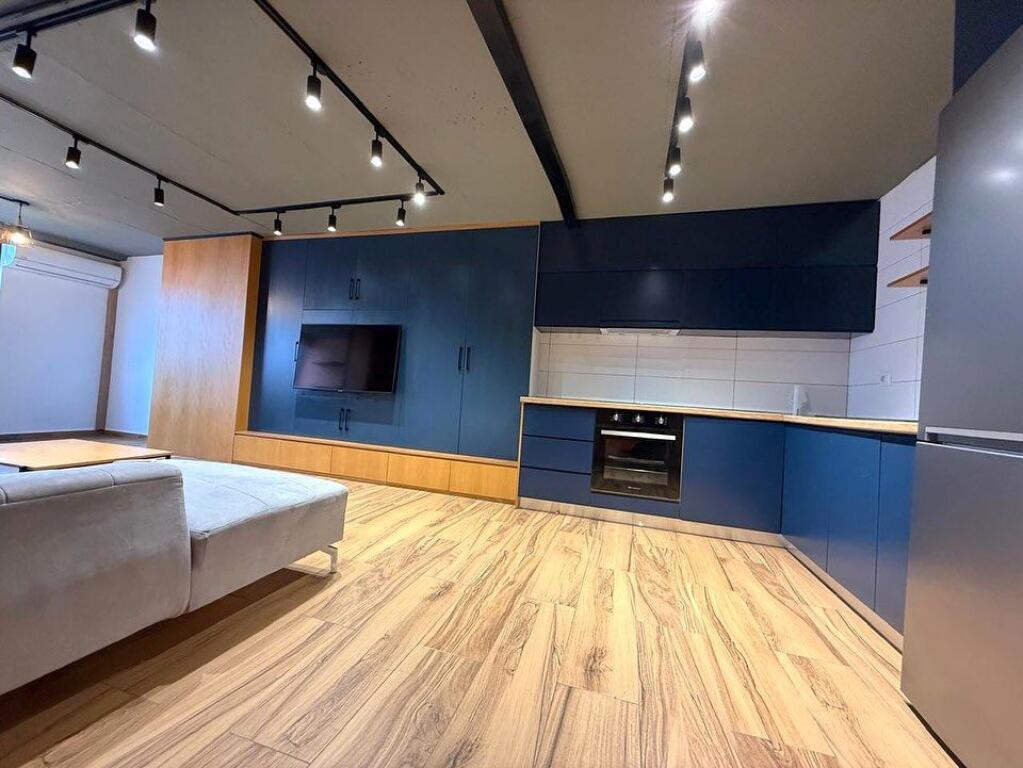 Perballe me Spitalin Amerikan 3,  Shesim apartament duplex