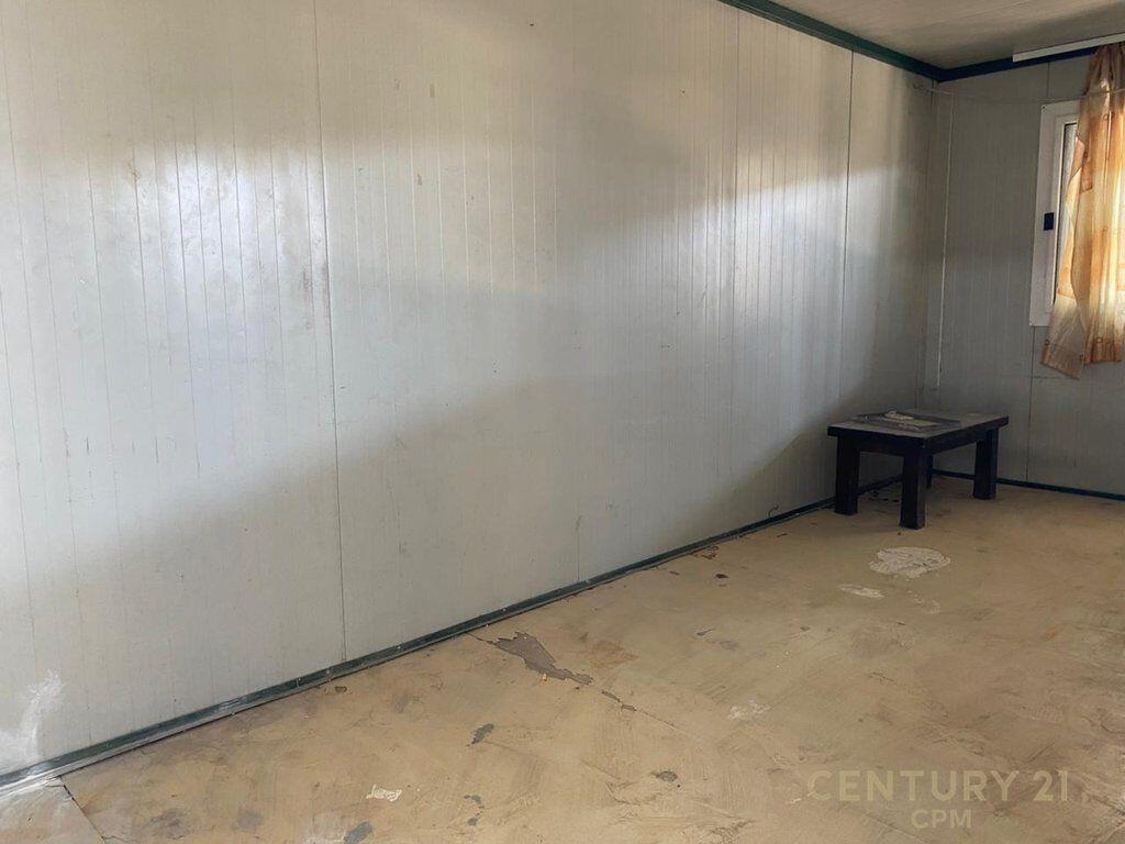 Warehouse of 1900 m² for rent on the Durrës–Tiranë highway, near the “Turgut Ozal” College!