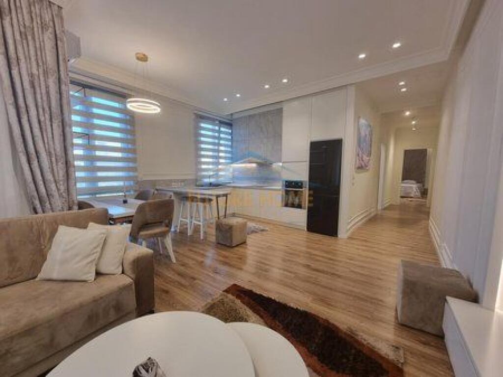 Qera,Apartament 2+1+Post Parkimi , tek Park Gate!