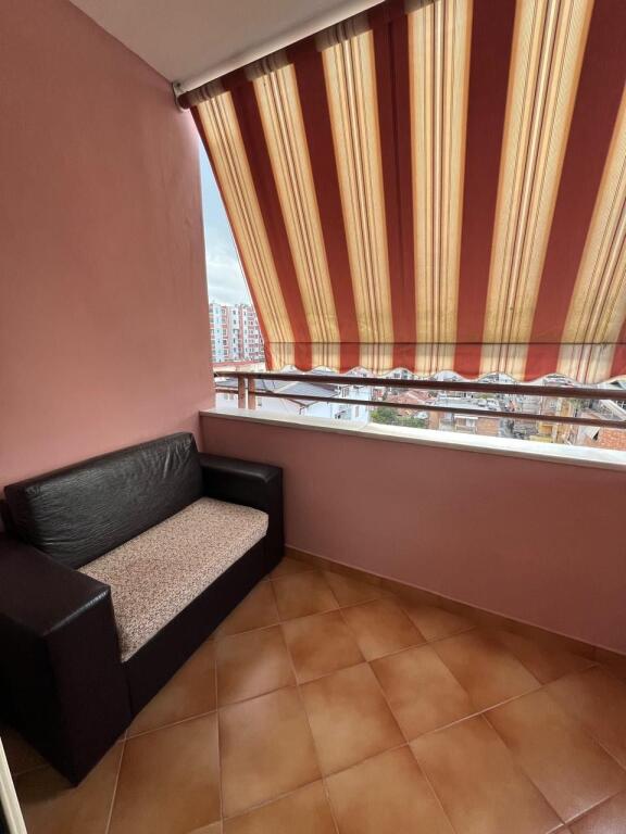 Apartament 1+1, Petro Nini!