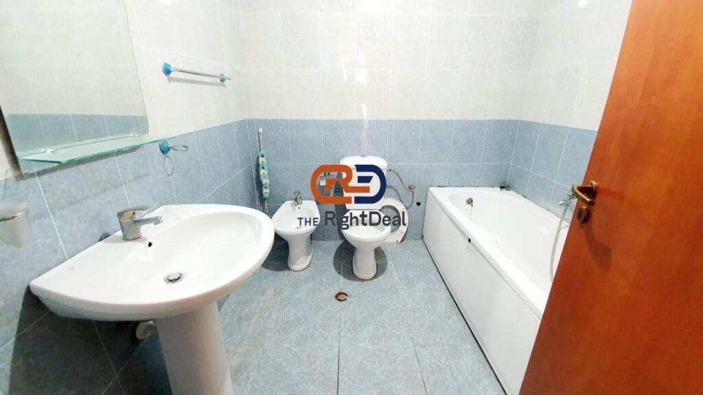 Tek Stacioni Trenit, Shitet Apartament 3+1+2, Mundesi Ideale Per Ndarje!!