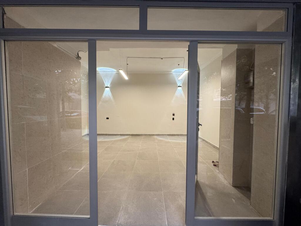 • Spazio perfetto per attività in affitto – posizione super strategica!