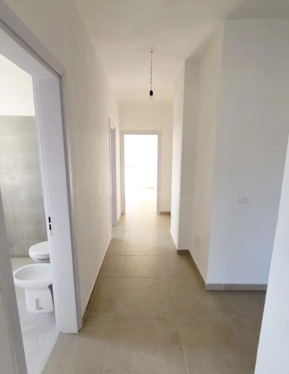 Shitet Apartament  2+1+2 tualete +2 ballkone,shetitorja Josif Budo Kavajë