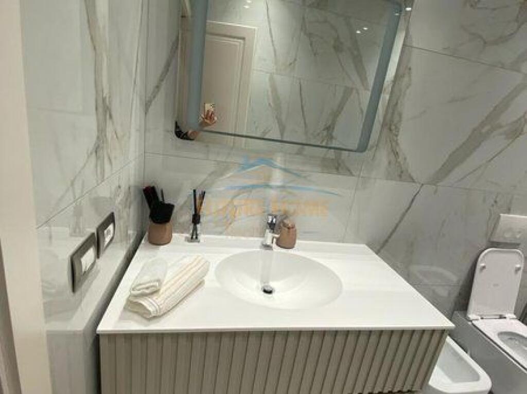 Shitet Apartament Luxury 3+1+2, Fusha e Aviacionit ,Tirane