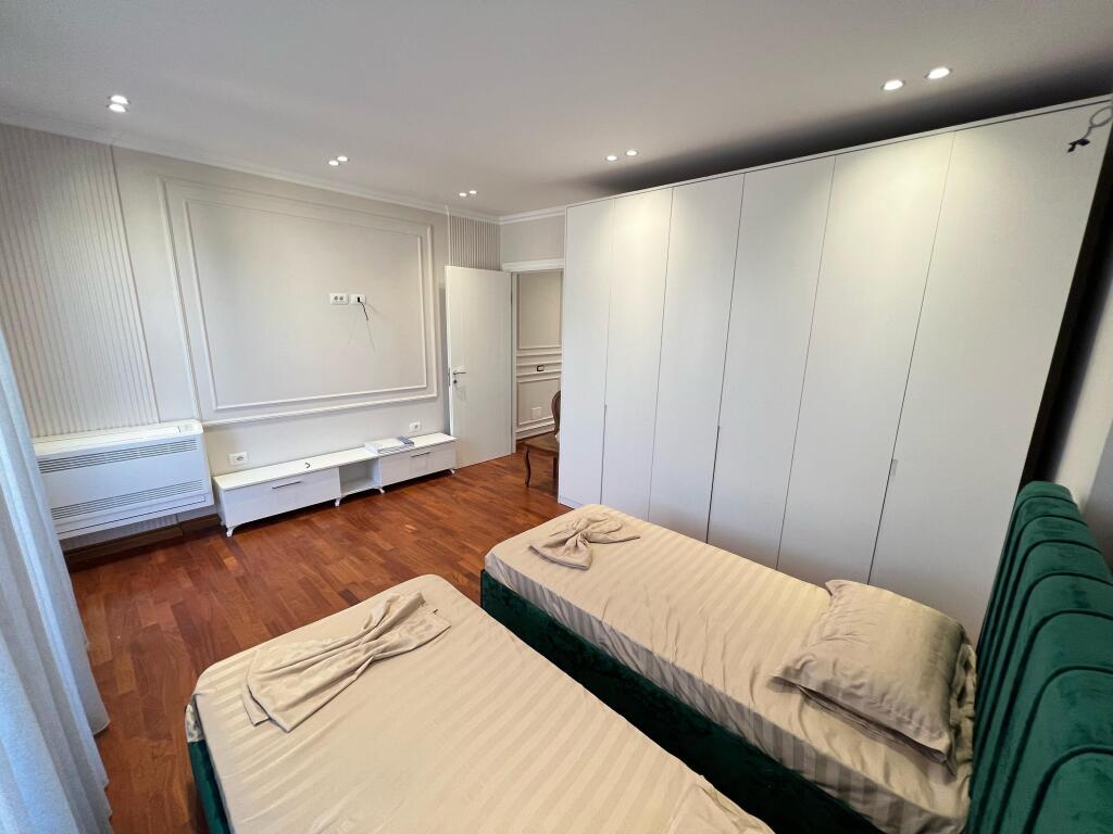 📣 QERA SUPER Apartament (Papafingo) 2+1+2Tualete , Sauna , Verande Dhe Parking 📍 Qender Tirane 🛣️ Rruga e "Kavajes" ✨