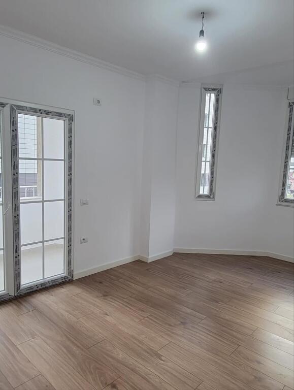 Apartament 2+1 per shitje 📍Te rruga e Bogdaneve, prane kishes Katolike, afer qendres