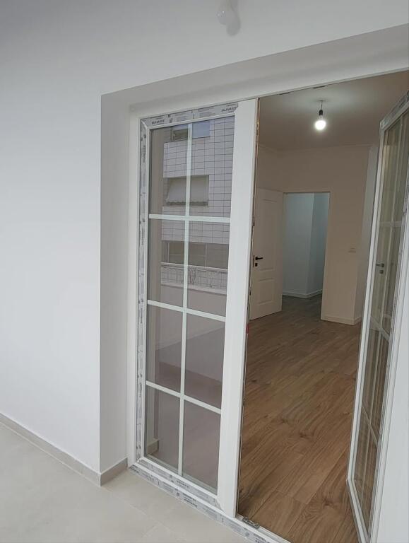 Apartament 2+1 per shitje 📍Te rruga e Bogdaneve, prane kishes Katolike, afer qendres