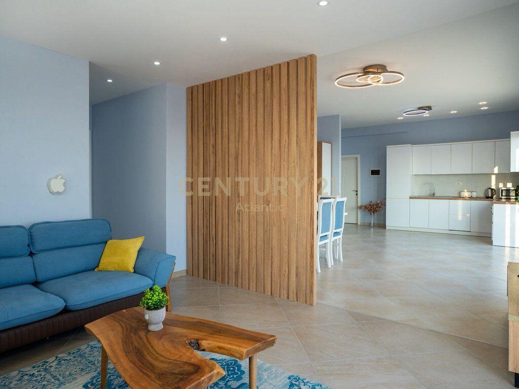 APARTAMENT 3+1+2T ME VERANDË 160 m² – PLAZH, DURRËS