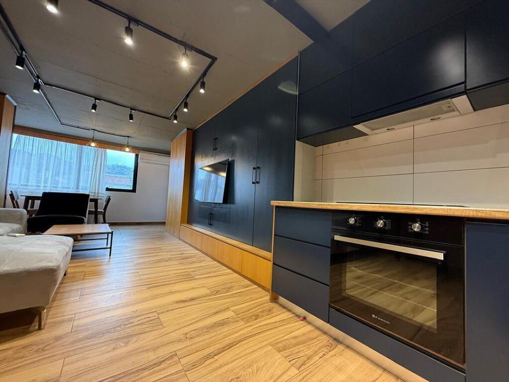 Perballe me Spitalin Amerikan 3,  Shesim apartament duplex