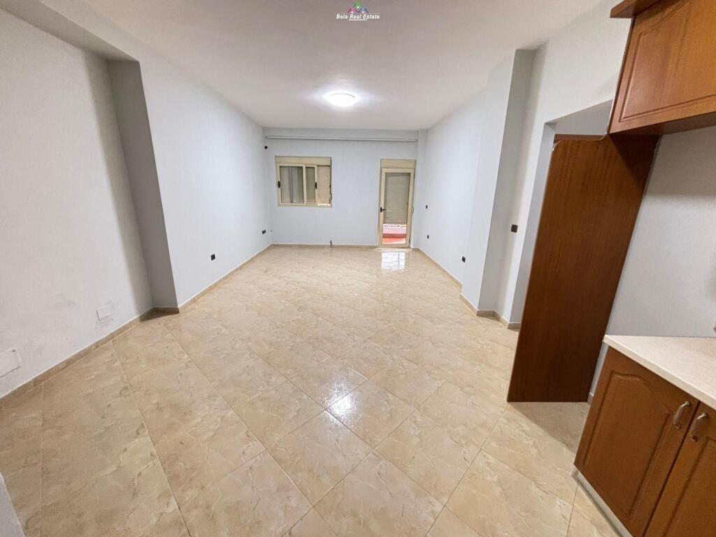 Ufficio in Affitto 2+1 a Myslym Shyri (ID BZ2741) Tirana