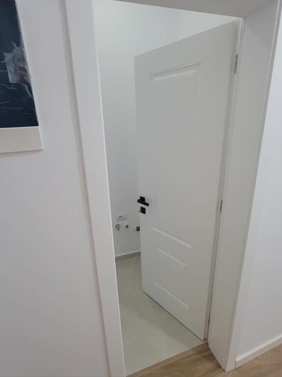 Apartament 2+1 per shitje 📍Te rruga e Bogdaneve, prane kishes Katolike, afer qendres