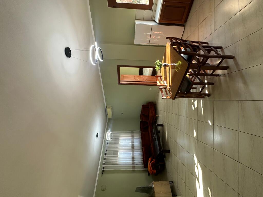 Jepet me qera shtepi private 1+1 e mobiluar tek Jordan Misja