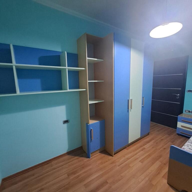 Jepet me qira Penthouse pranë Kishës Ortodokse – Vlorë