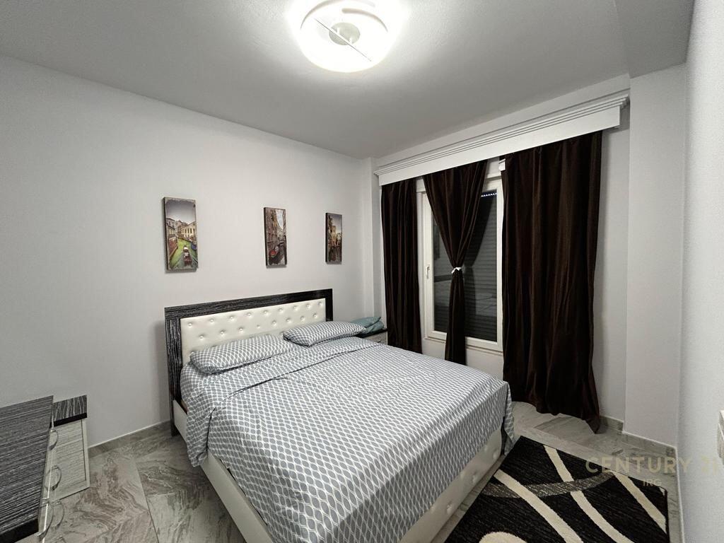 JEPET ME QERA APARTAMENT 3+2 ME POST PARKIMI TEK 21 DHJETORI. 1,100 € /Muaj