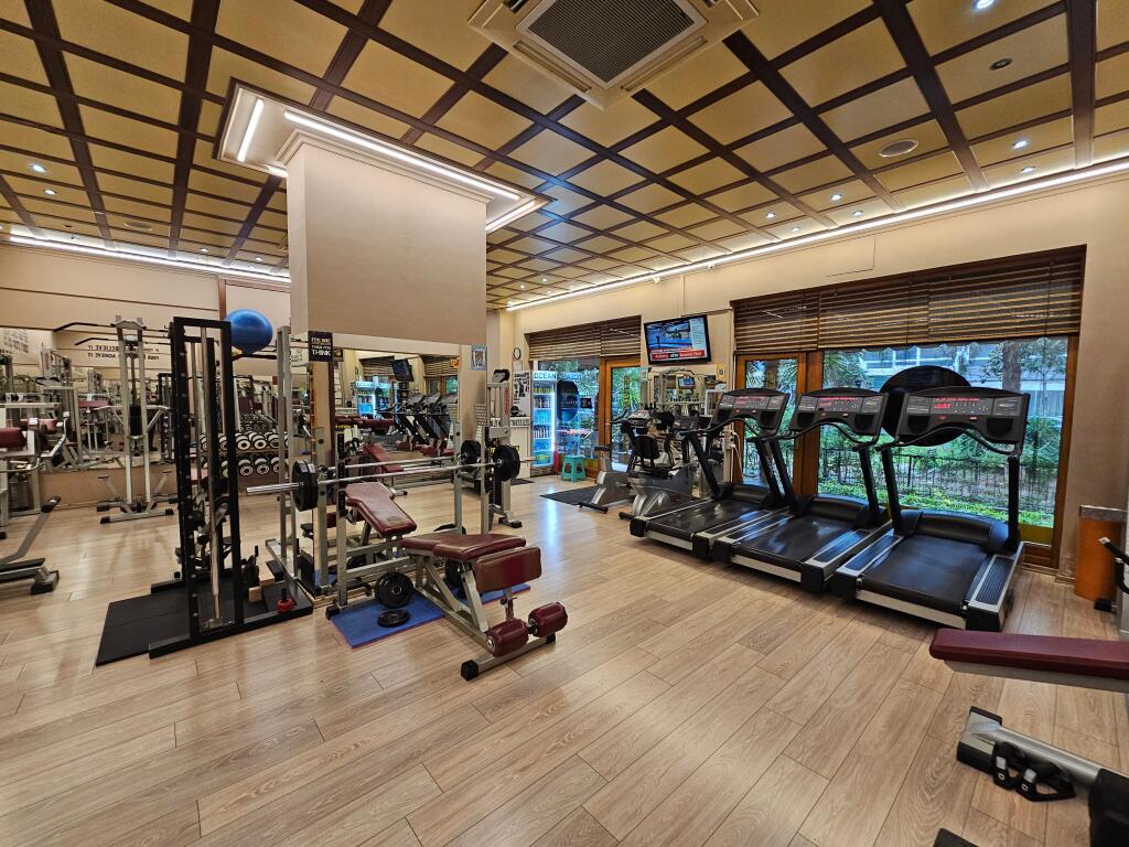 Shitet Njesi biznesi tek Ish Ekspozita! 102m2