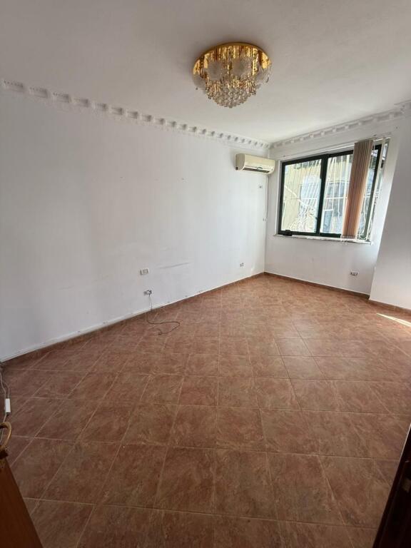 SHITET APARTAMENT 4+1+2 PRANE ISH EKSPOZITES
