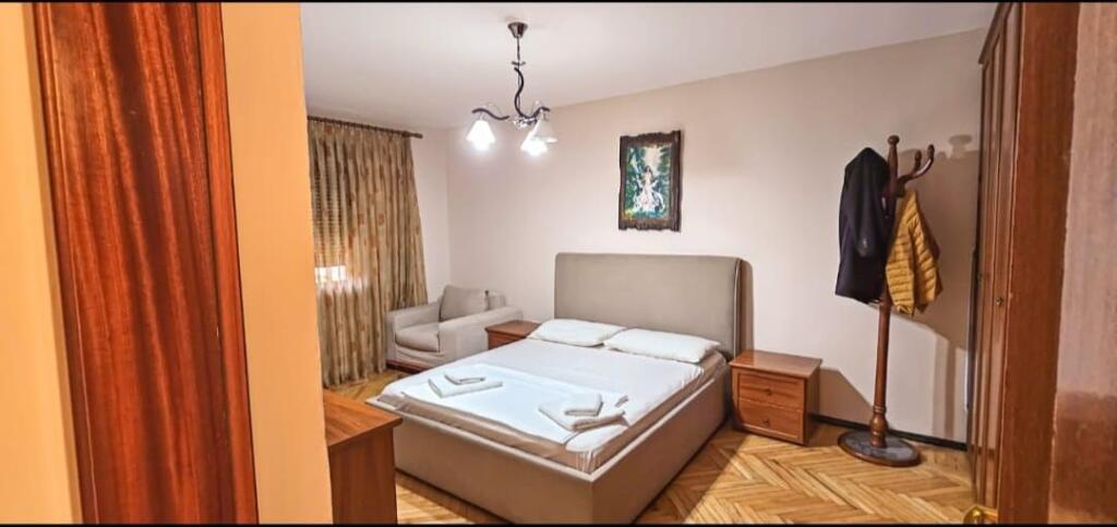 APARTAMENT ME QERA 2+1 MYSLYM SHYRI 700 EURO