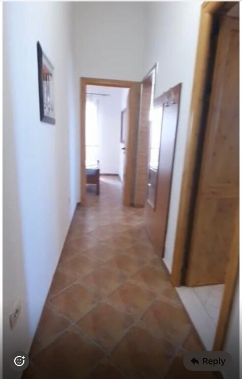 1+1, i mobiluar,kat 4 ashensore te blloku i ambssadave,600 mije leke