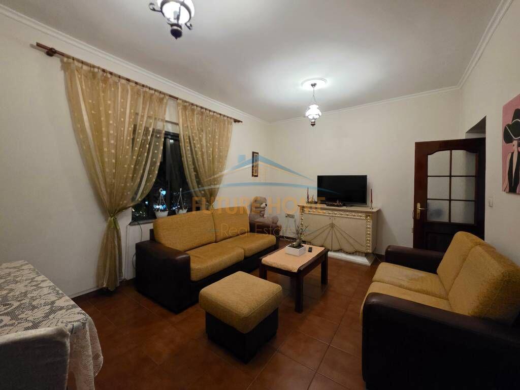 Shitje,Apartament 3+1+2 tek Rruga e Kavajes!