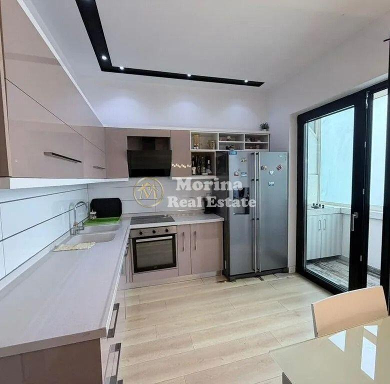 Shitet Apartament 3+1, Rruga Mine Peza, 245,000 Euro