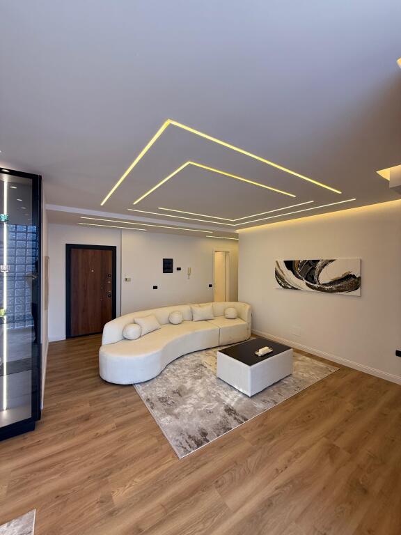 Jepet apartament me qira 2+1+2 Rruga e Kosovarve