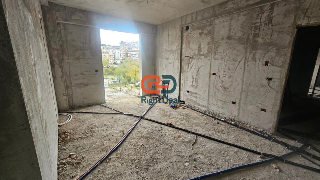 Tek Liqeni I Thate, Shitet Super Apartament 1+1, Me Pamje Spektakolare !!