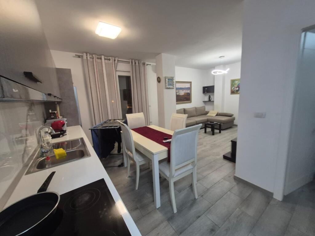 1+1,i mobiluar me post parkimi te medreseja,620 mije leke