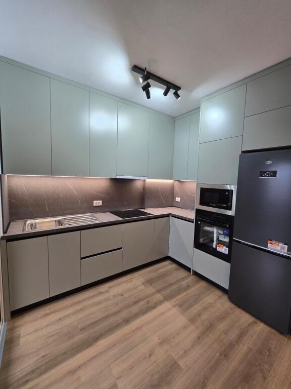 Apartament 1+1 me Qira  Post Parkimi – Pranë Shkollës së Kuqe