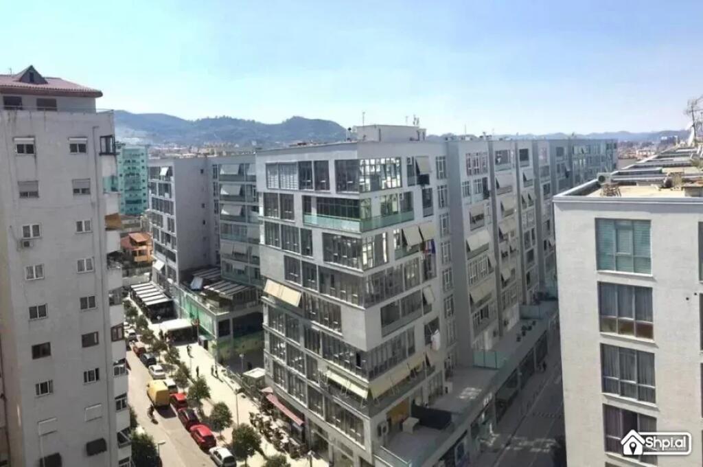 Apartament 2+1 me qira,Komuna e Parisit!