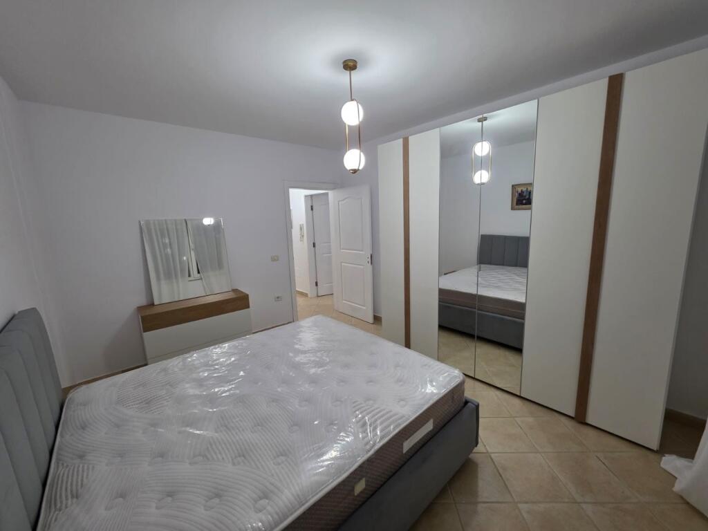 Jepet Me Qera Apartament 1+1+1 Ballkon