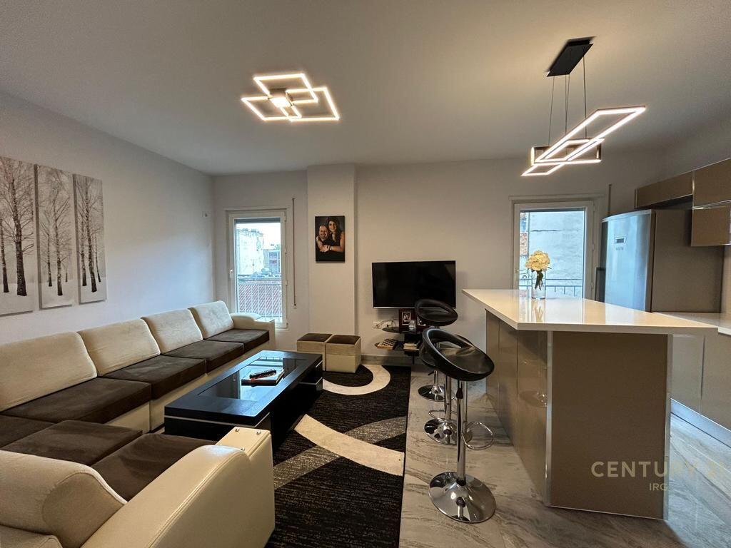 JEPET ME QERA APARTAMENT 3+2 ME POST PARKIMI TEK 21 DHJETORI. 1,100 € /Muaj