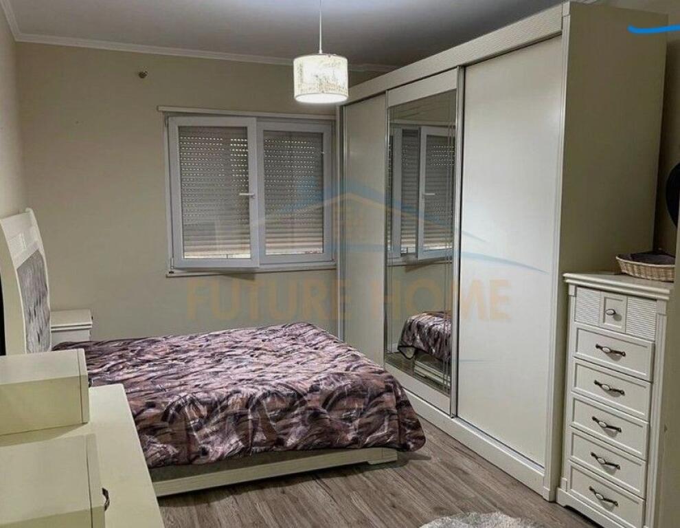 Shitet – Apartament 2+1+2, pranë Restorant "Fresku", Tiranë