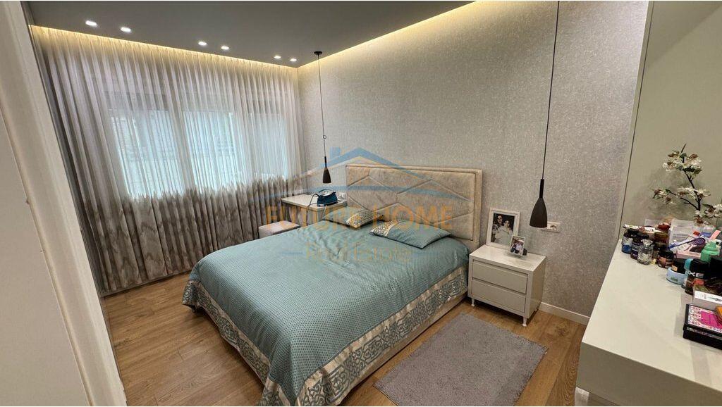 Shitet penthouse 3+1+2+post parkimi Kopshti Zologjik