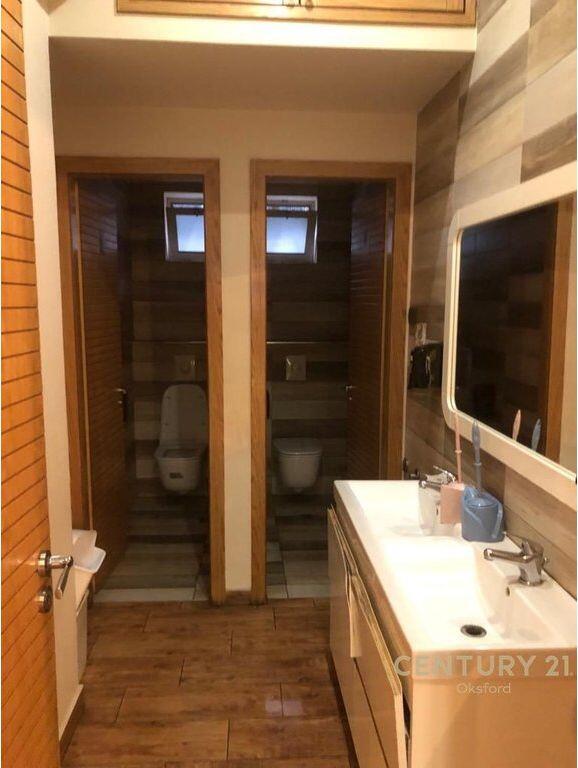 Commercial space Bar-Cafe for rent in the Myslym Shyri area!